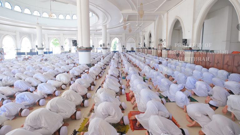 Sholat Berjamaah Putra